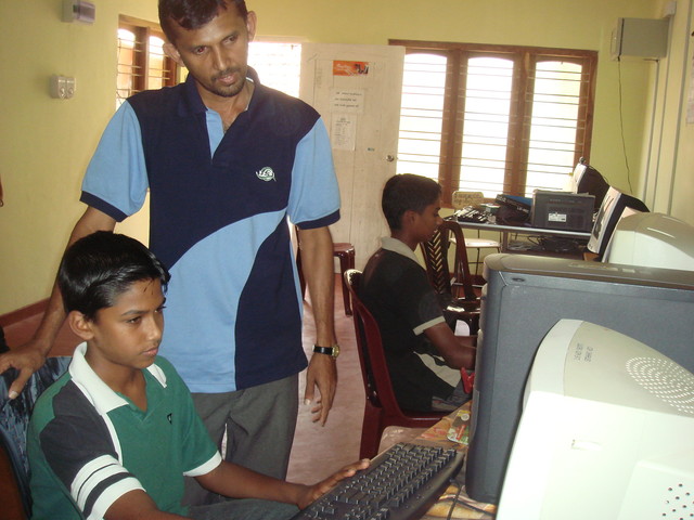 Kapuliyadda computer Lab-teacher with two of his students.