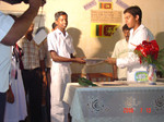 Deshan handing over the computers to students